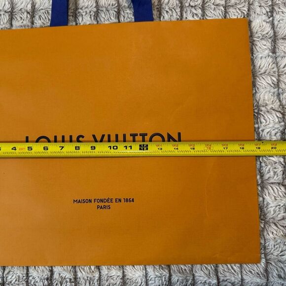 Louis Vuitton Signature Tote - Picture 4 of 5